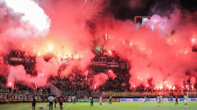 Takluk dari Bali United, Persebaya Juga Kena Denda Flare Rp200 Juta